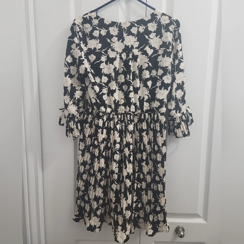 NWT Smak Parlour Lead Like A Girl Fit & Flare V-Neck Pleated Dress - Picture 6 of 15
